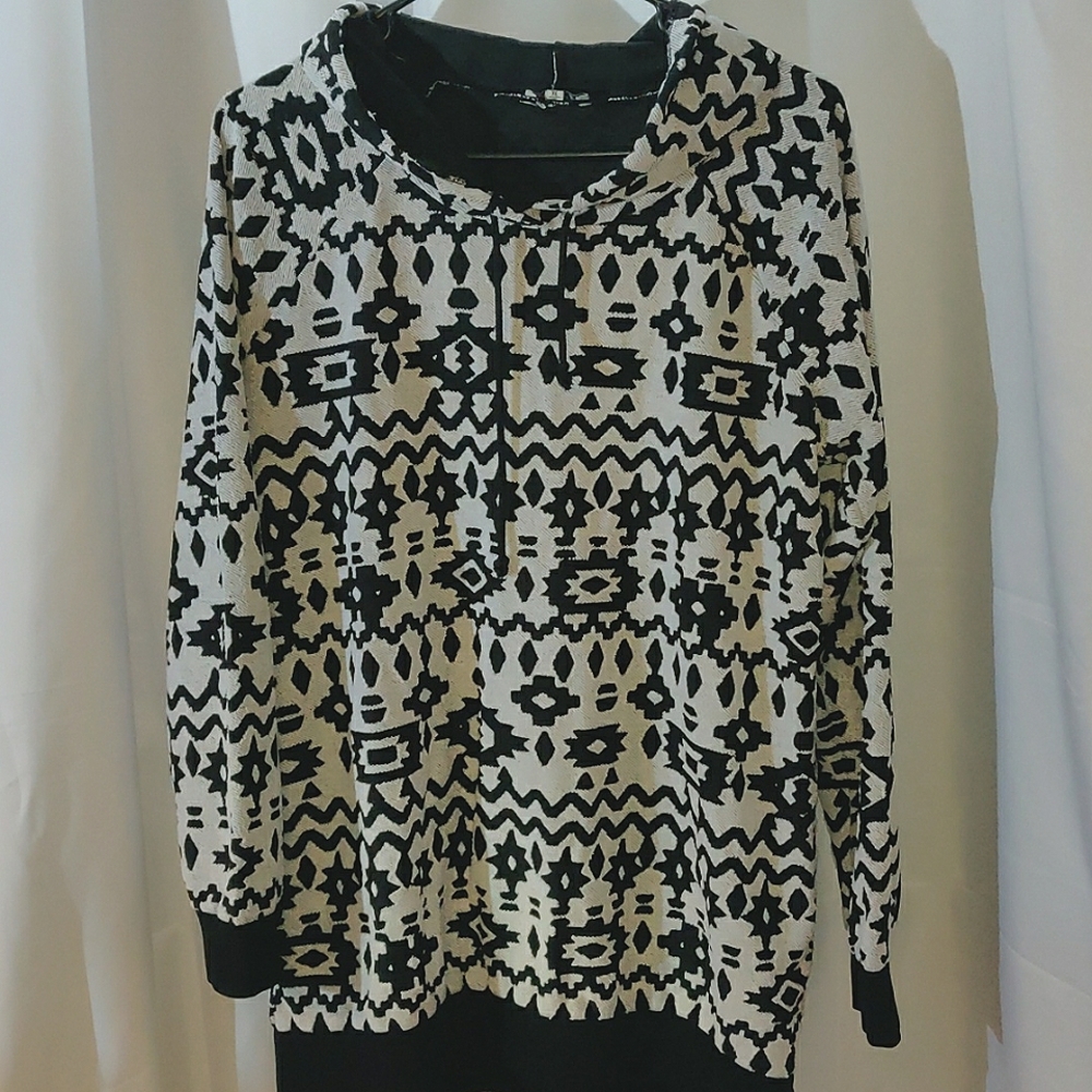 Kiss and Cry, XL Black/White Aztec Print Hooded Sweatshirt L/S